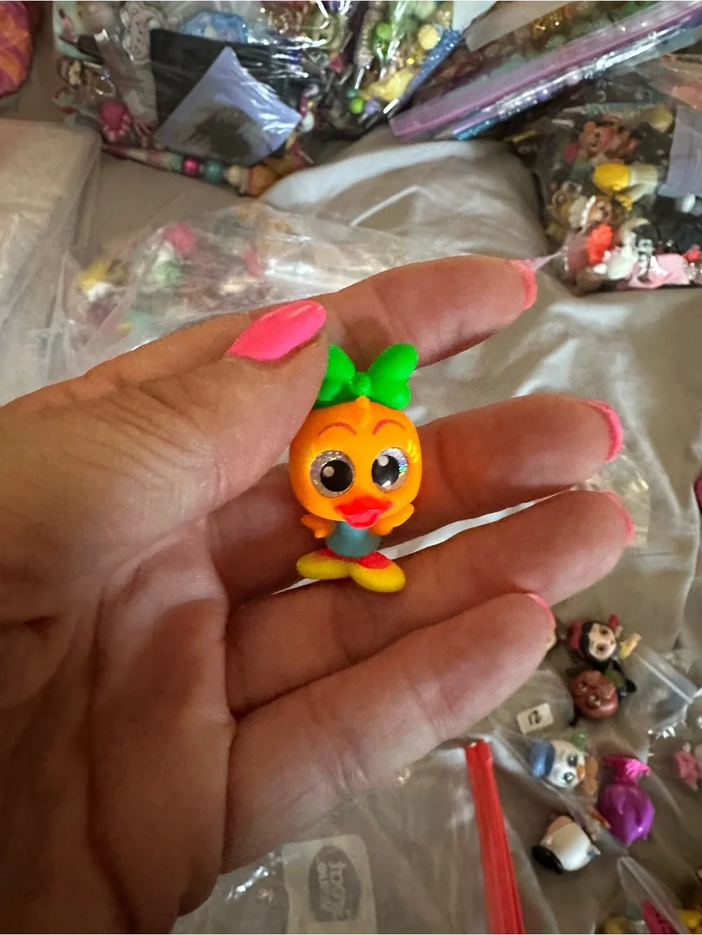 Neon Daisy Duck doorable